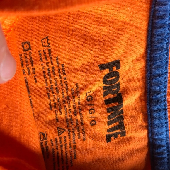 2 Fortnite shirts - Picture 5 of 5